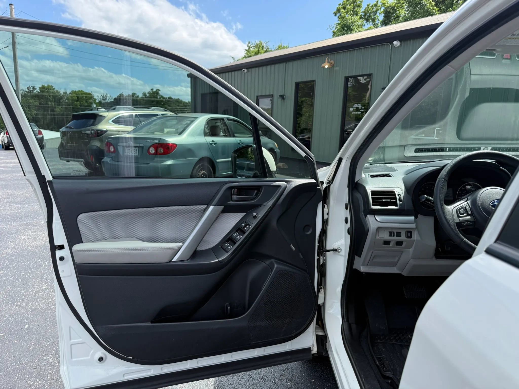 Used 2018 Subaru Forester 2.5i w/ Alloy Wheel Package AWD/4WD image 10