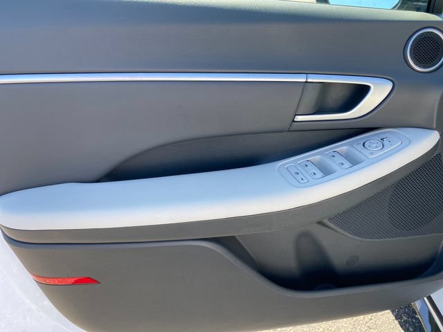 Used 2025 Hyundai Sonata SEL FWD image 16
