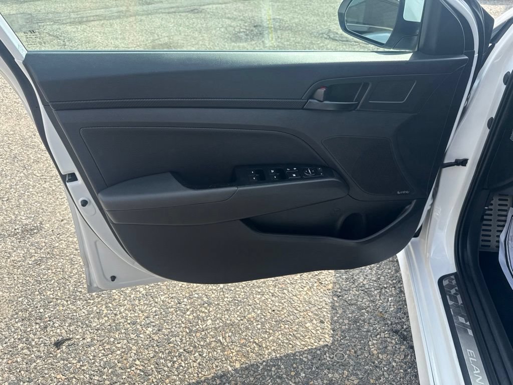 Used 2017 Hyundai Elantra Sport w/ Sport Premium Package 06 FWD image 11