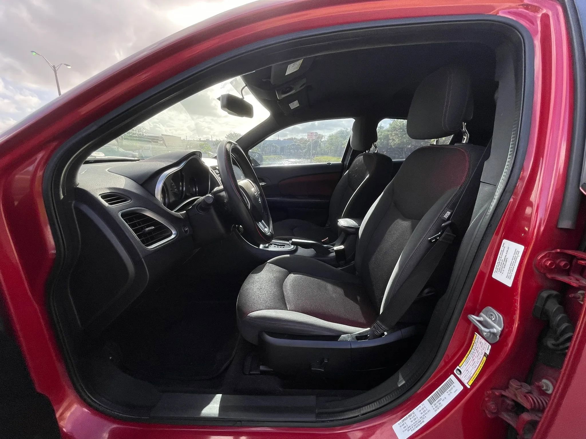 Used 2011 Dodge Avenger FWD image 23