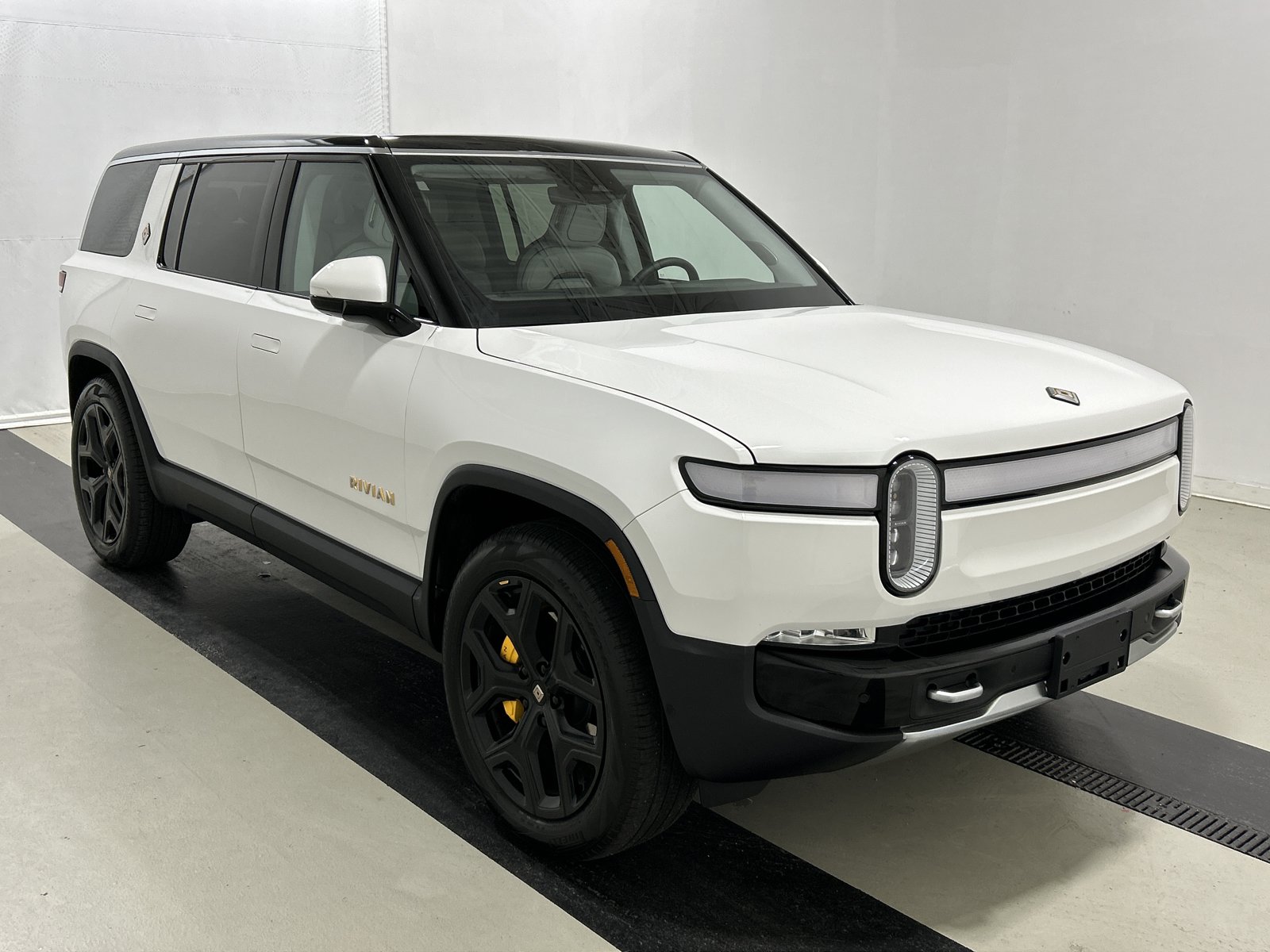 Used 2024 Rivian R1S Adventure AWD/4WD image 7