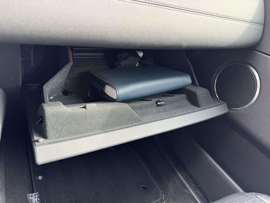 Used 2021 Land Rover Discovery Sport S image 28