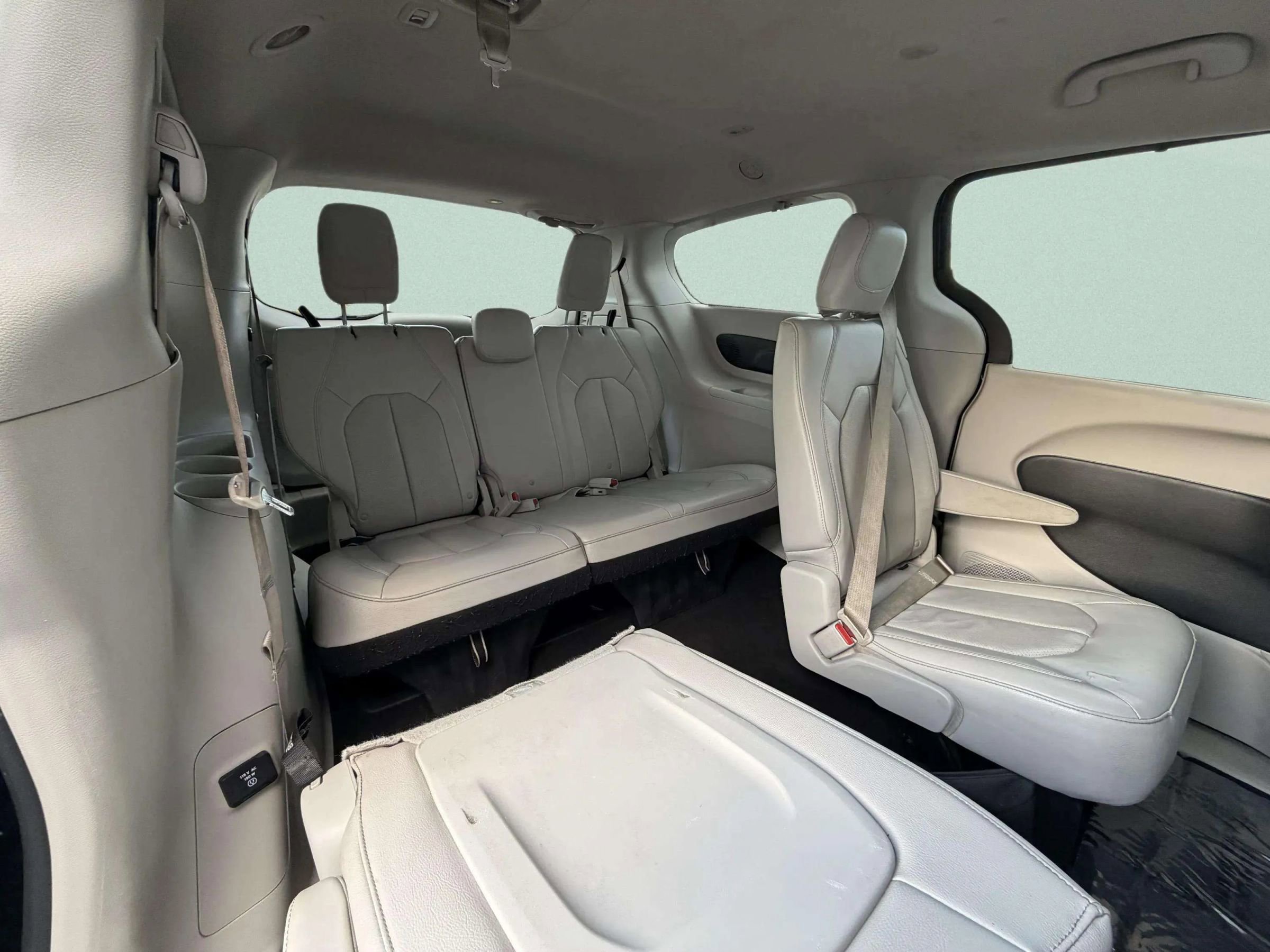 Used 2017 Chrysler Pacifica Touring-L Plus w/ Tire & Wheel Group image 21