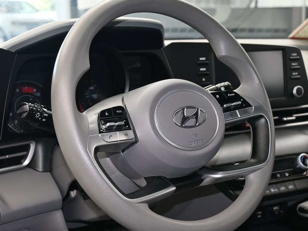Used 2023 Hyundai Elantra SEL image 13