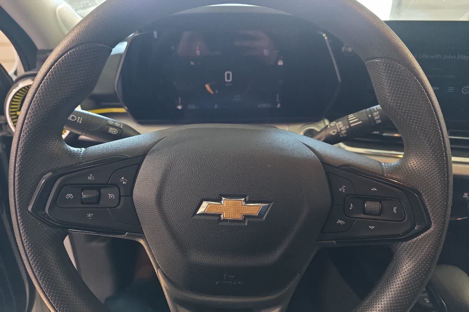 Used 2025 Chevrolet Trax LT FWD image 24