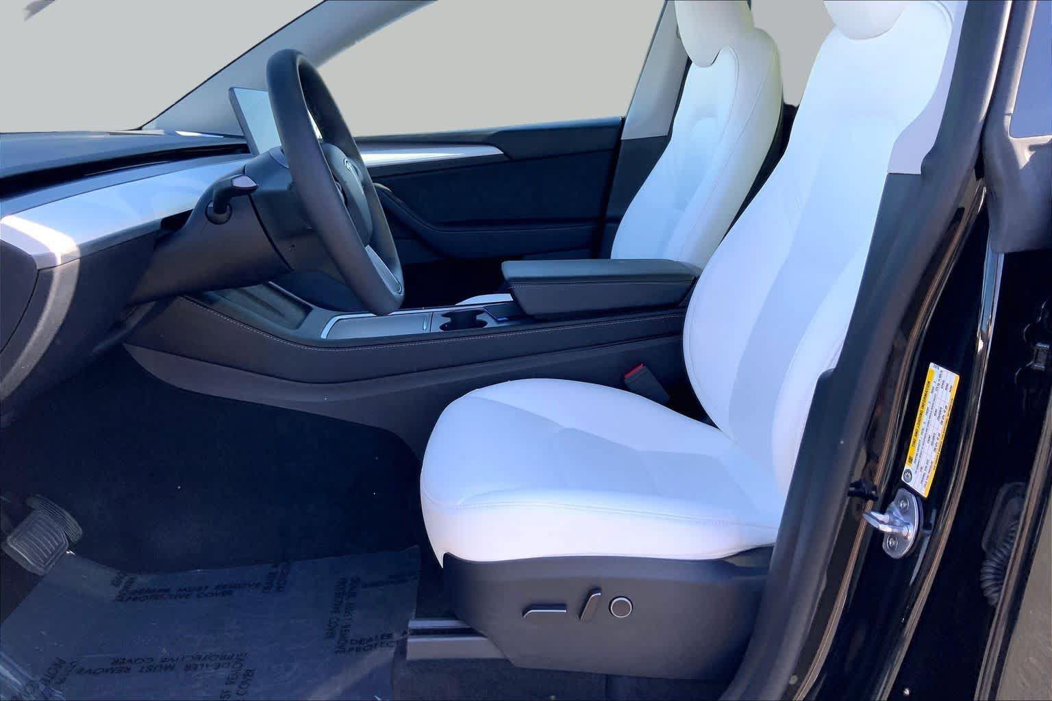 Used 2024 Tesla Model Y Long Range AWD/4WD image 6