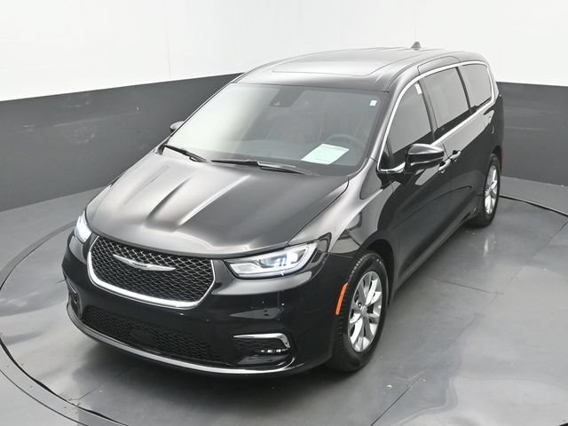 Used 2026 Chrysler Pacifica Limited FWD image 31