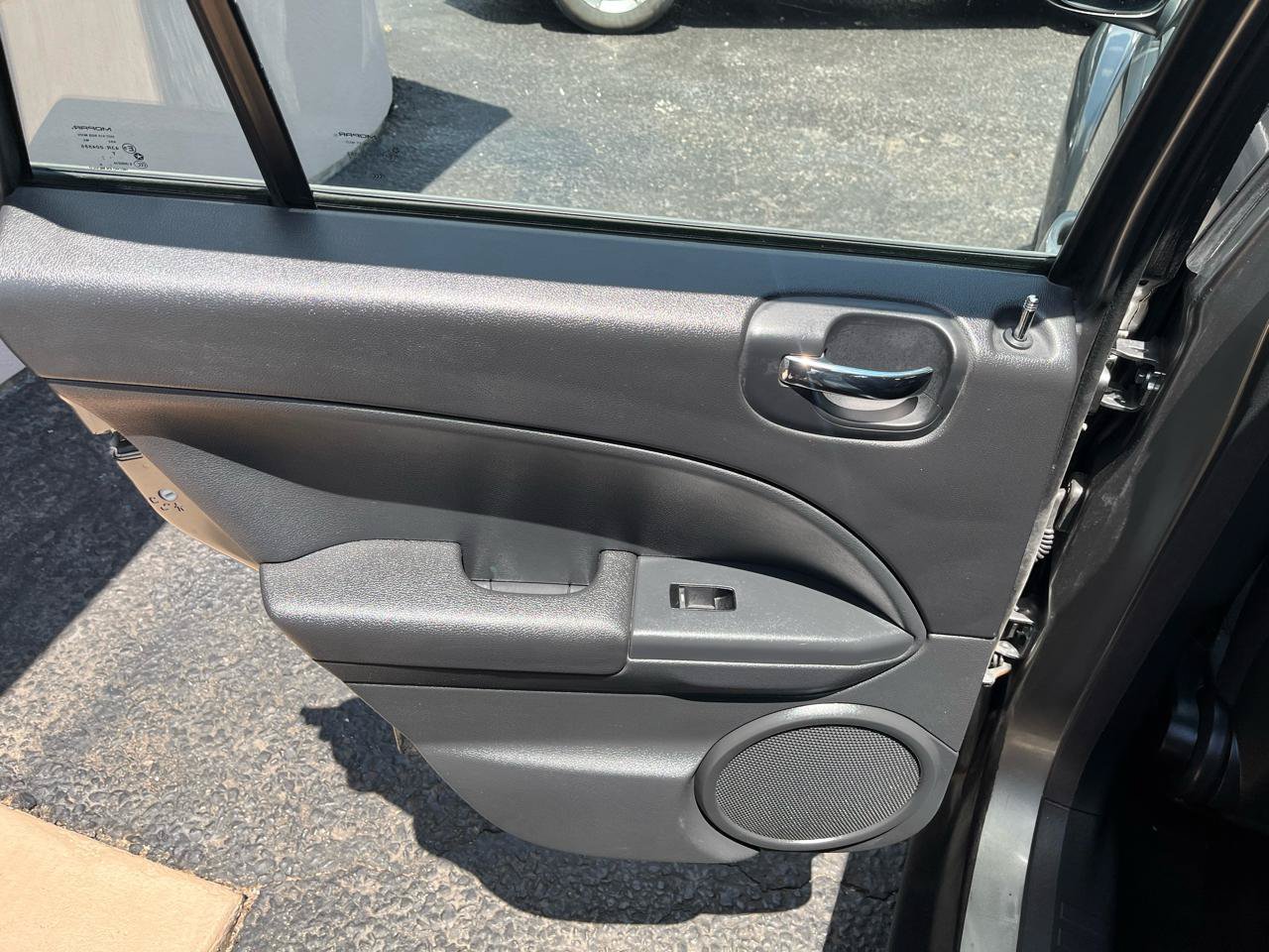 Used 2011 Dodge Caliber Mainstreet FWD image 23