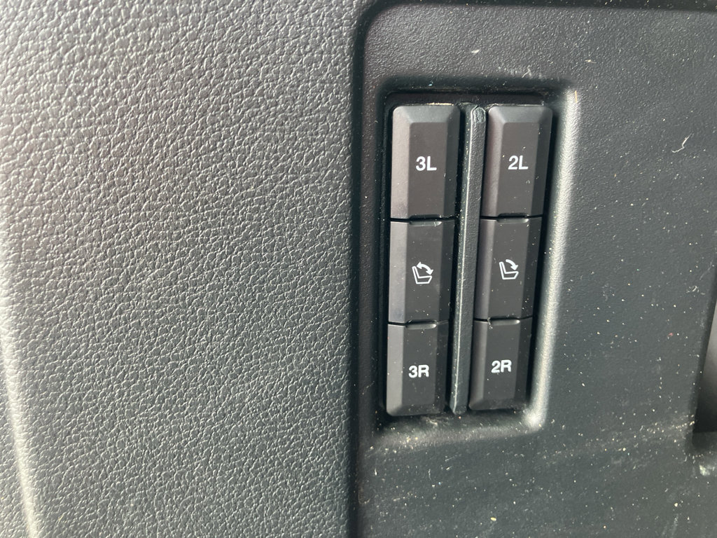 Used 2019 Ford Expedition Limited w/ Equipment Group 302A AWD/4WD image 36