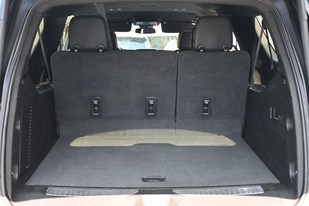 Used 2023 Chevrolet Suburban Premier RWD image 23