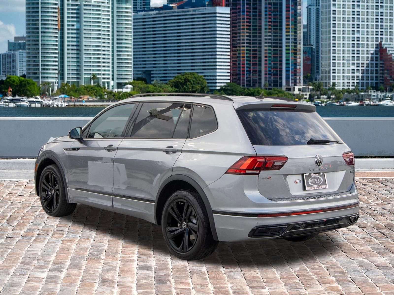 Used 2024 Volkswagen Tiguan SE R-Line FWD image 7