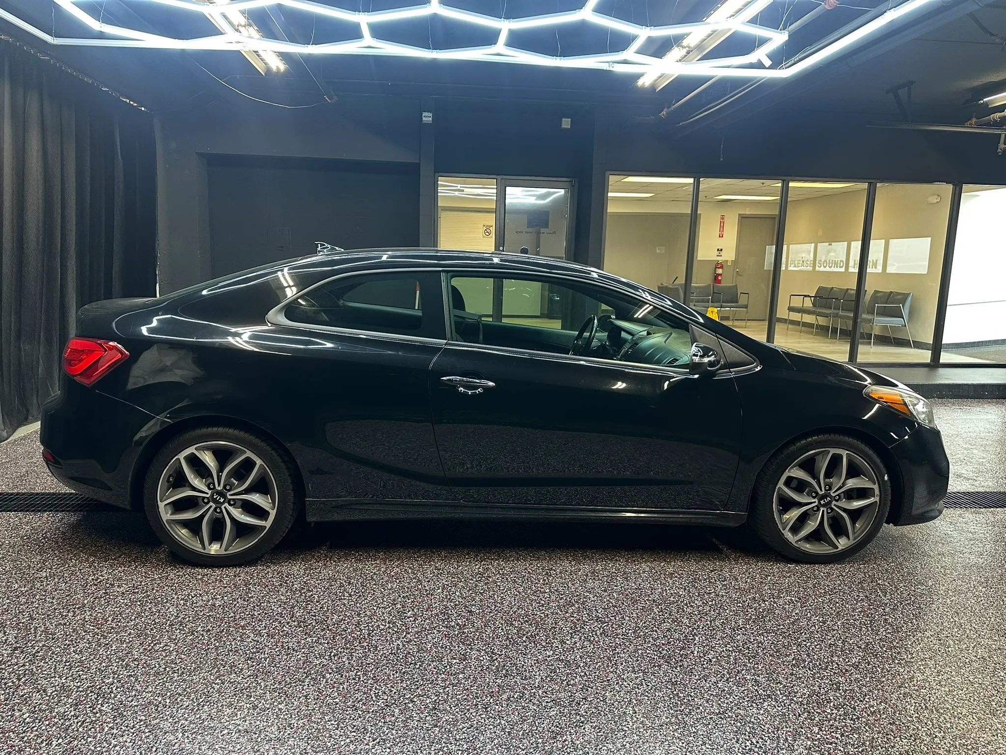 Used 2016 Kia Forte Koup SX FWD image 8