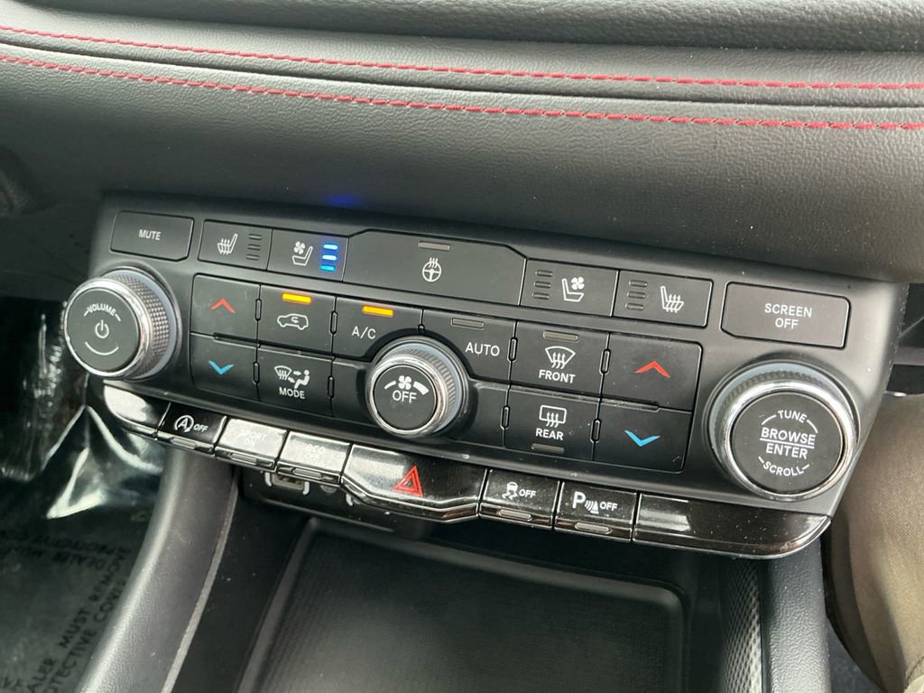 Used 2024 Dodge Durango GT image 16