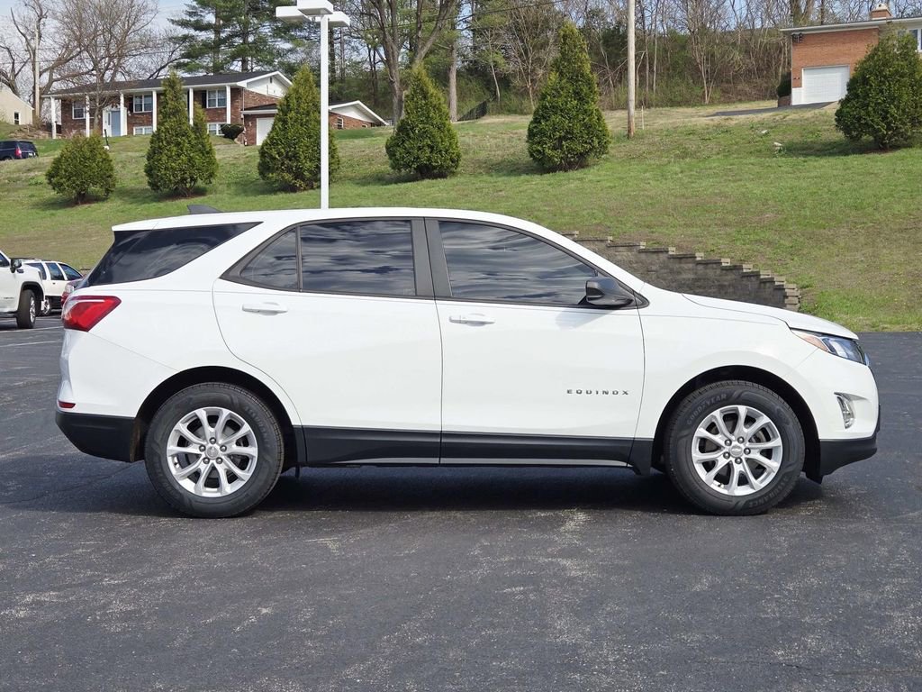 Used 2020 Chevrolet Equinox LS image 2