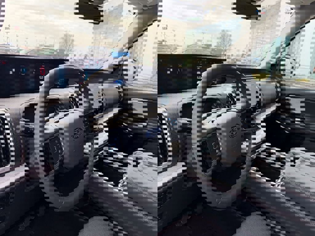 Certified 2025 Ford Expedition Active AWD/4WD image 9