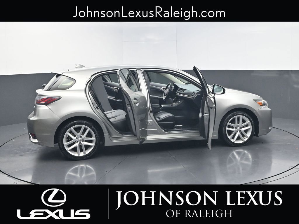 Used 2017 Lexus CT 200h image 33
