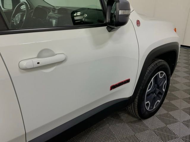 Used 2015 Jeep Renegade Trailhawk w/ Premium Leather Group image 7