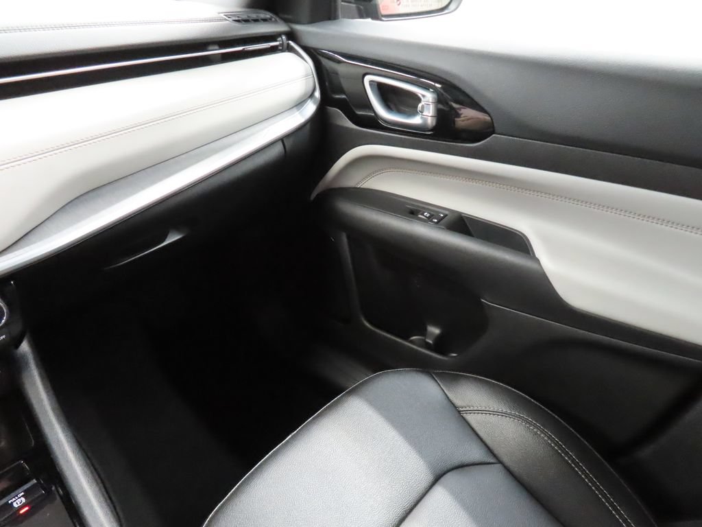 Used 2025 Jeep Compass Limited AWD/4WD image 25