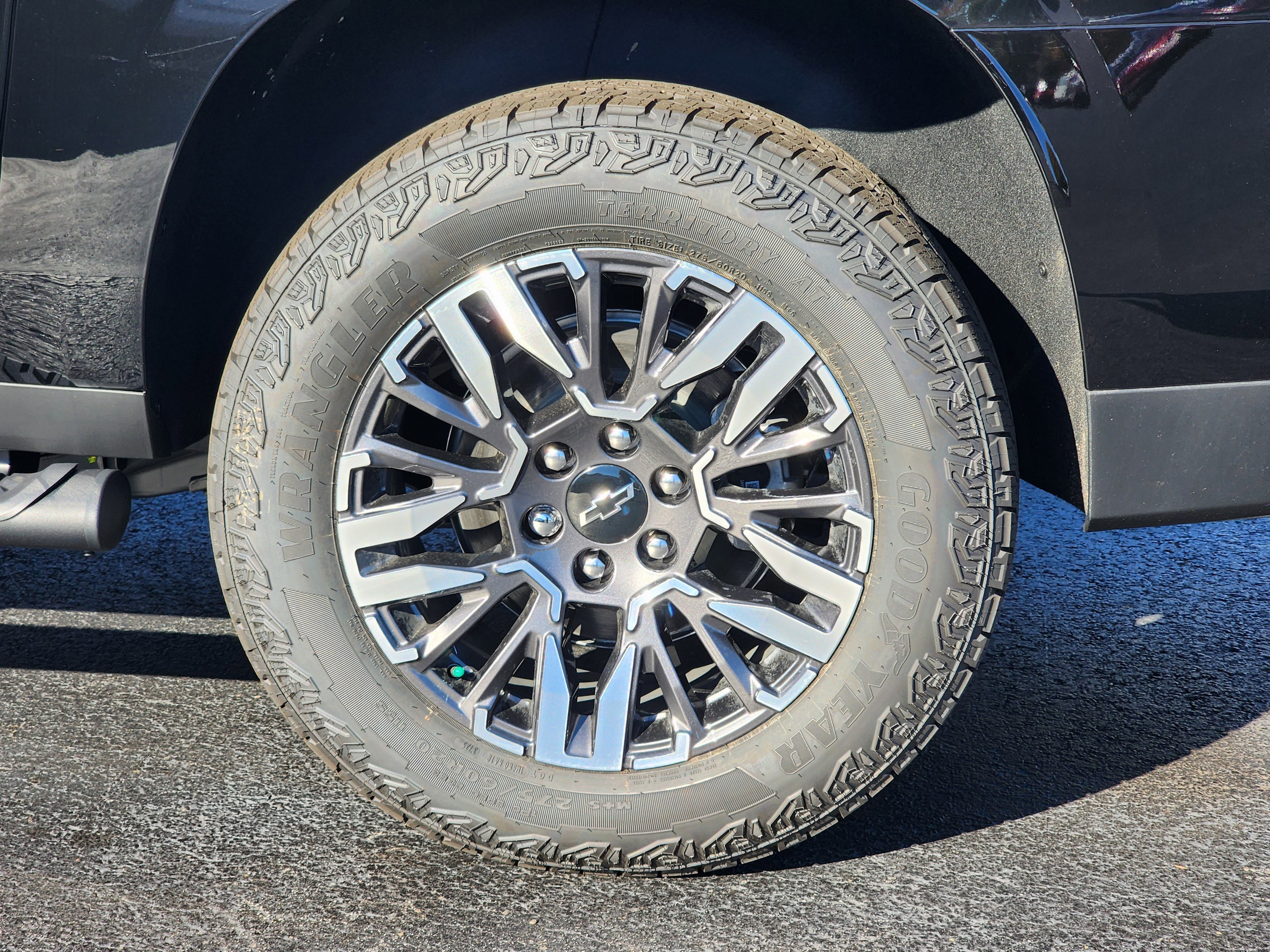 New 2026 Chevrolet Suburban Z71 w/ Comfort Package image 11