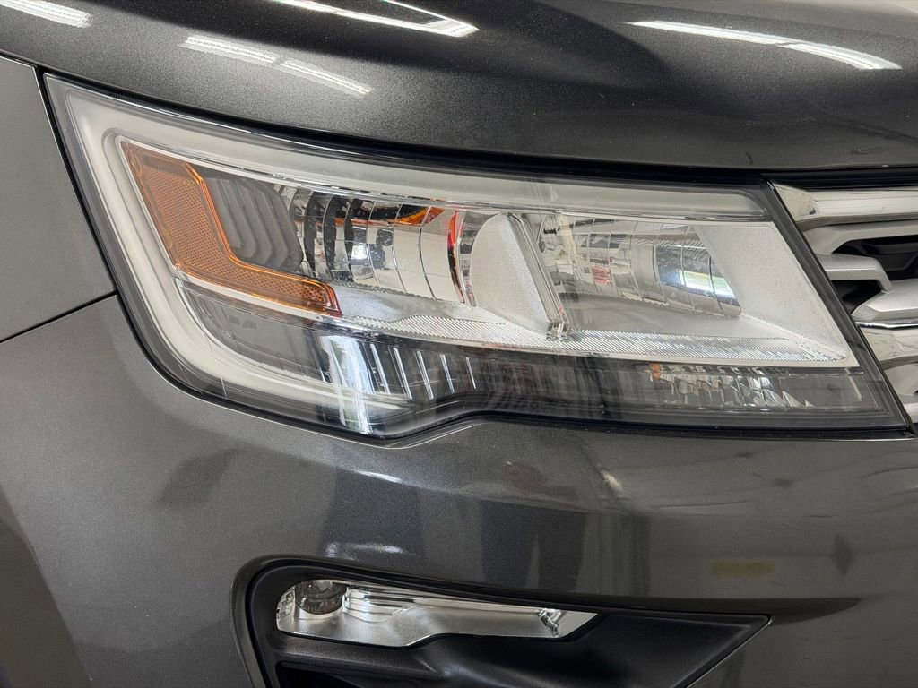 Used 2019 Ford Explorer XLT w/ Equipment Group 202A AWD/4WD image 14