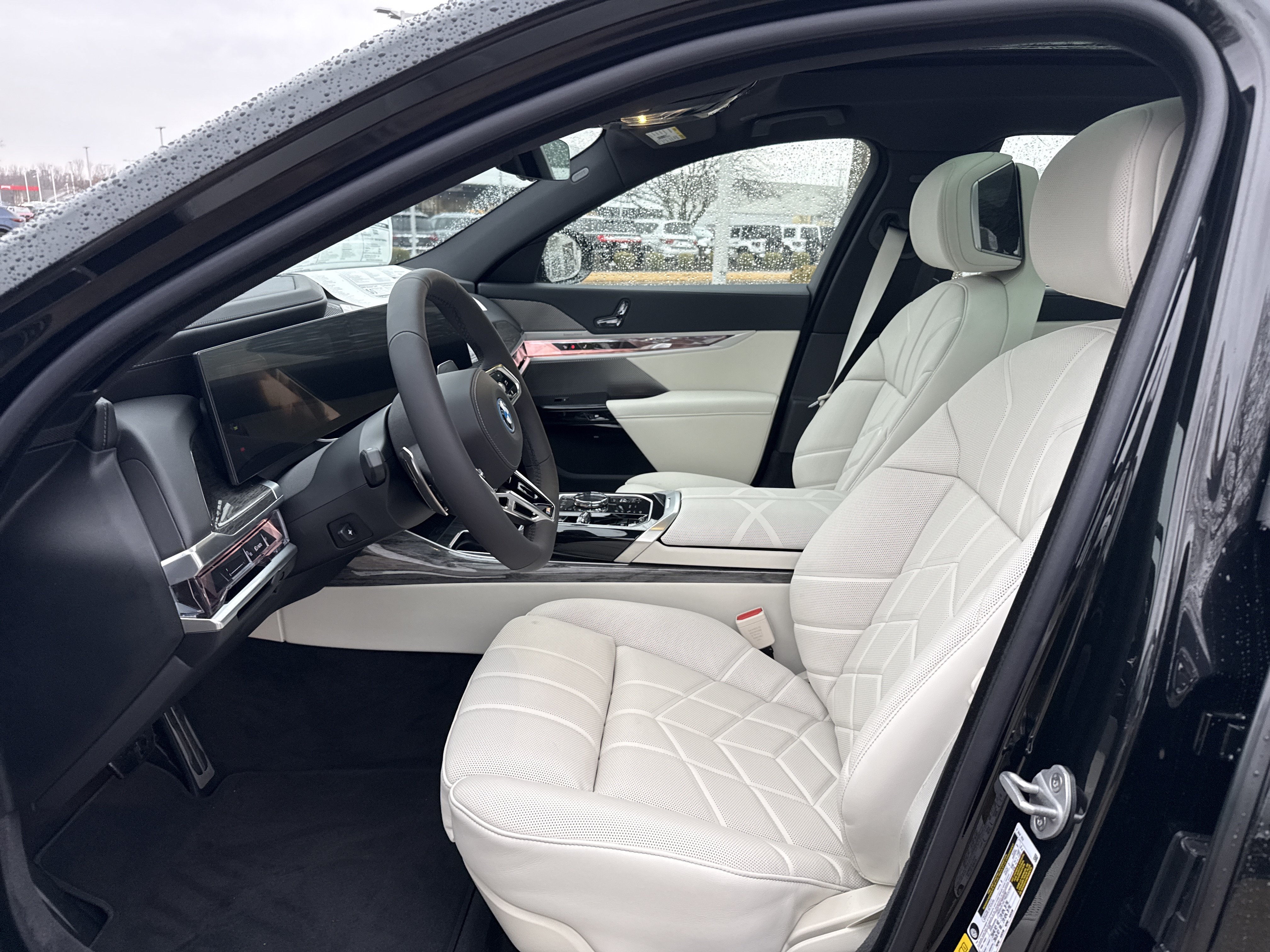 New 2026 BMW 750e xDrive AWD/4WD image 10