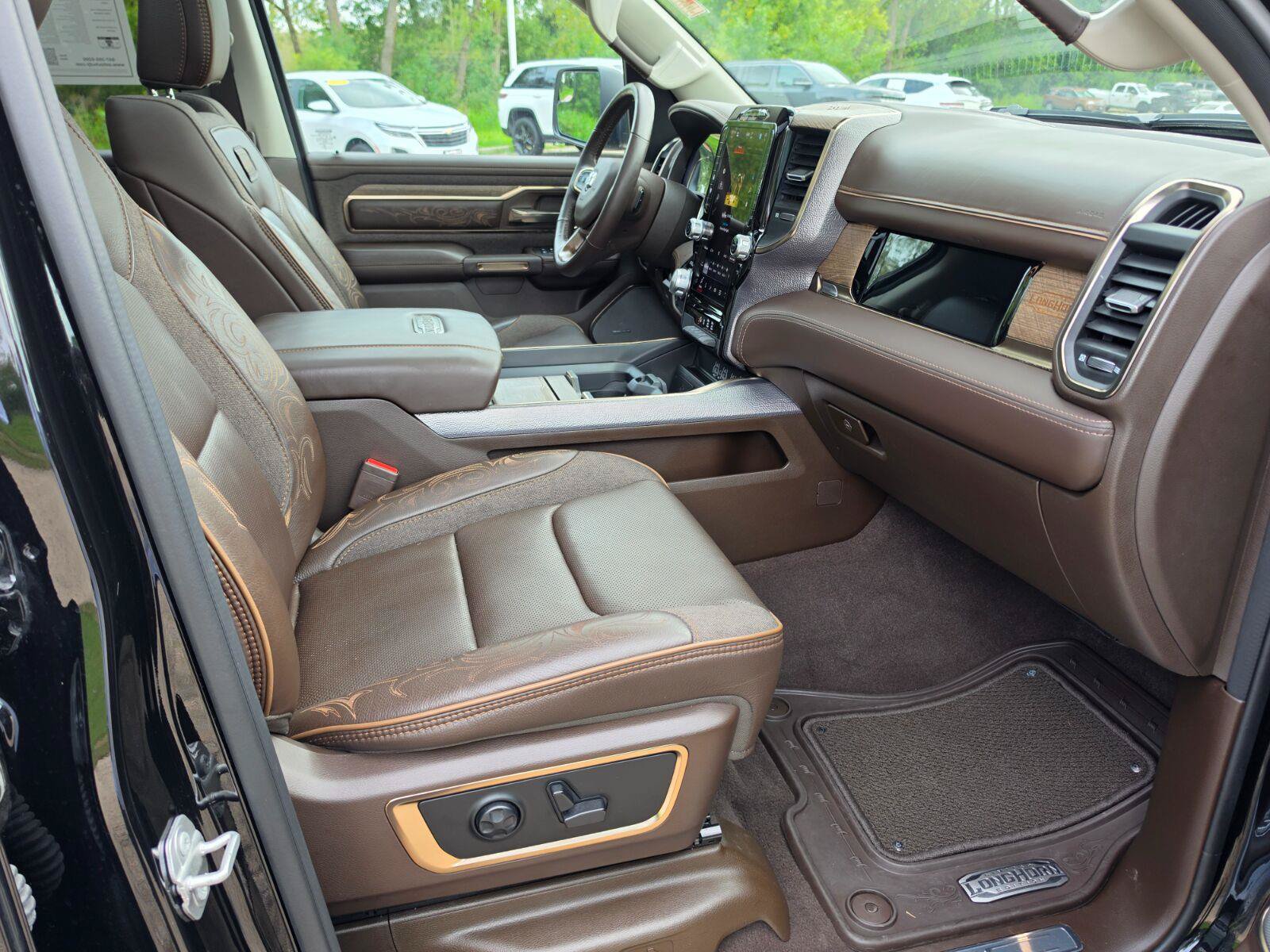 Used 2025 RAM 1500 Limited AWD/4WD image 16