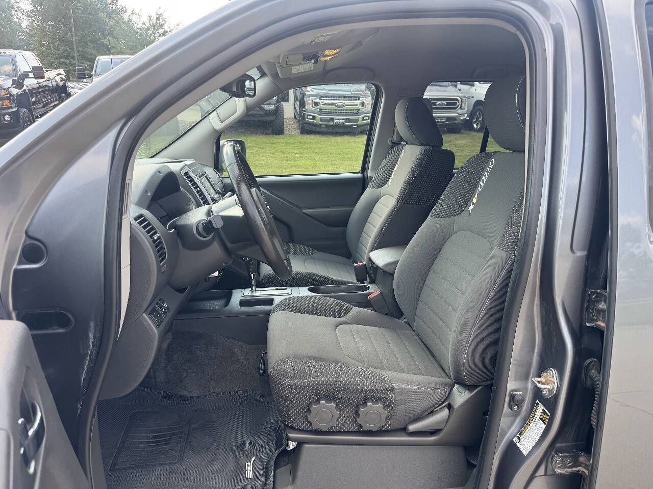 Used 2018 Nissan Frontier PRO-4X AWD/4WD image 11