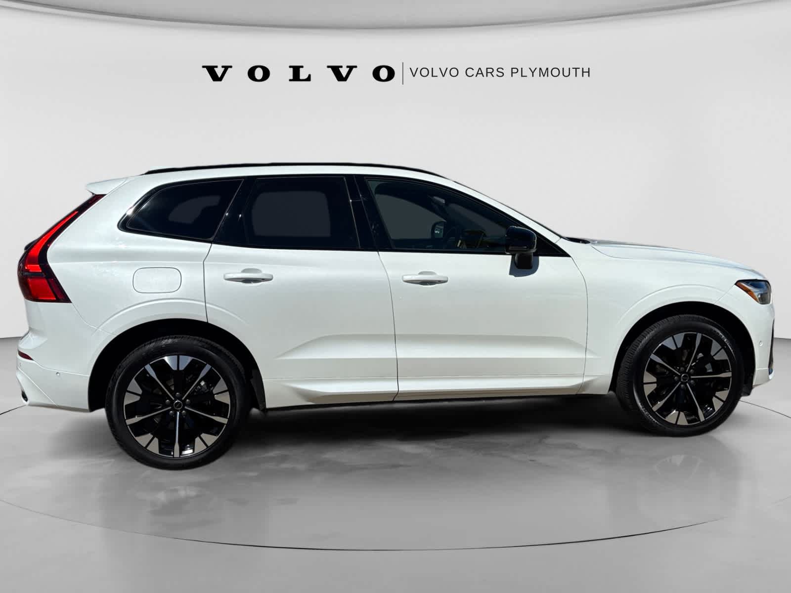 Used 2026 Volvo XC60 B5 Plus AWD/4WD image 8
