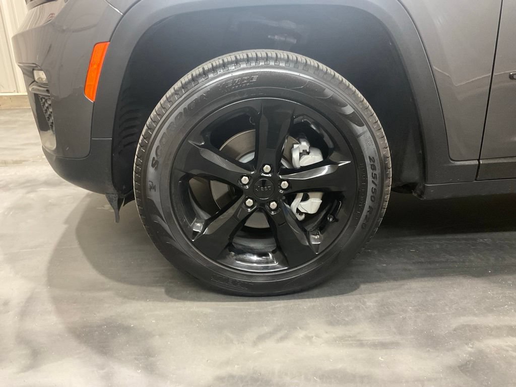 Used 2025 Jeep Grand Cherokee Limited w/ Black Appearance Package RWD image 6