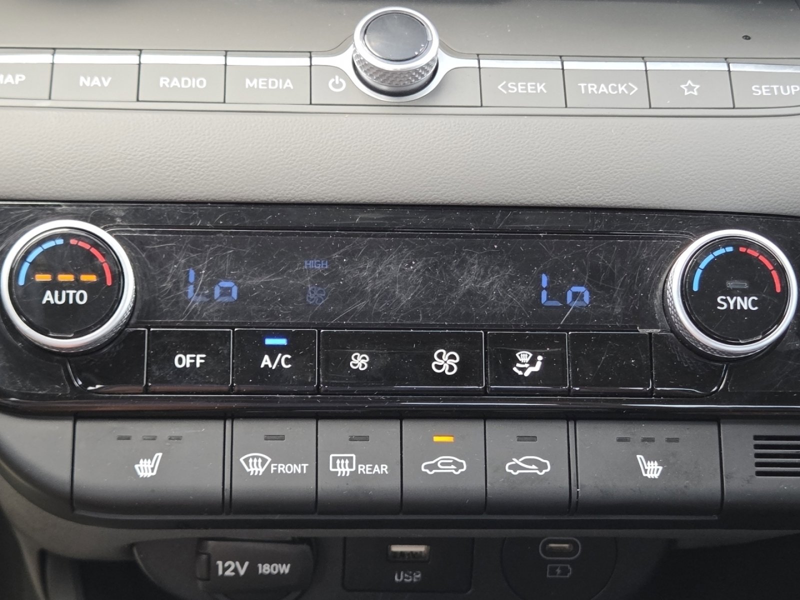 Used 2025 Hyundai Elantra SEL FWD image 32