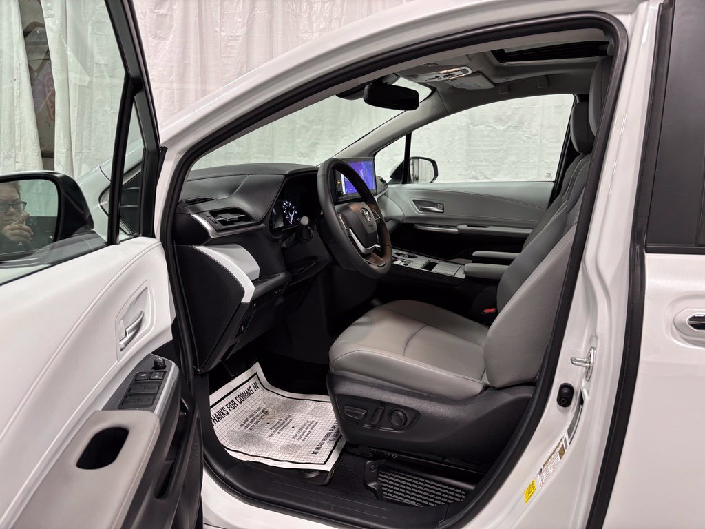 Used 2026 Toyota Sienna XLE AWD/4WD image 10