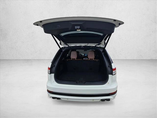 Used 2023 Lincoln Aviator Reserve w/ Equipment Group 201A image 6