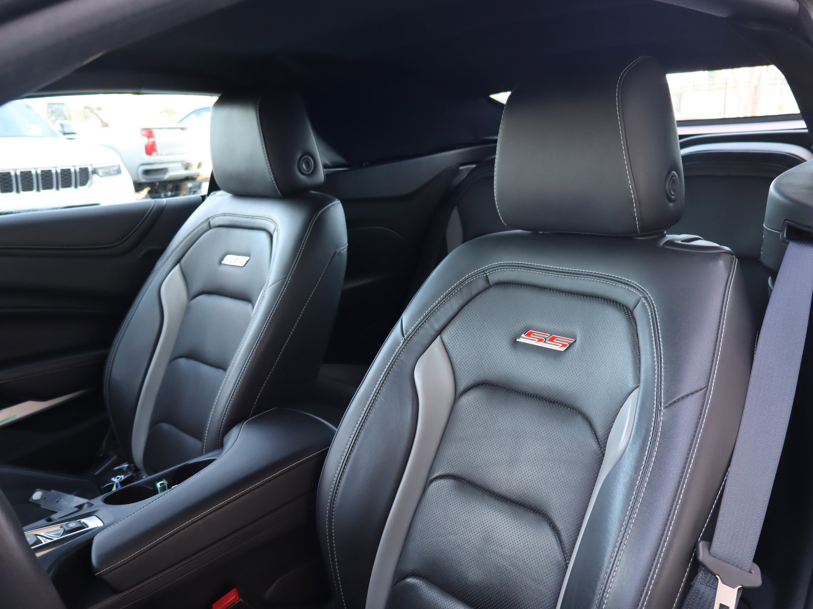 Used 2018 Chevrolet Camaro SS image 16