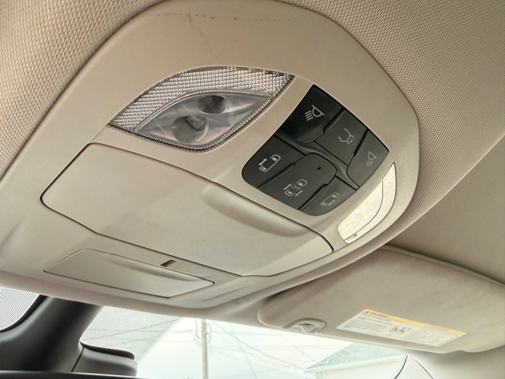 Used 2023 Chrysler Pacifica Touring-L image 35