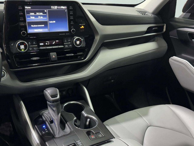 Used 2021 Toyota Highlander XLE image 42