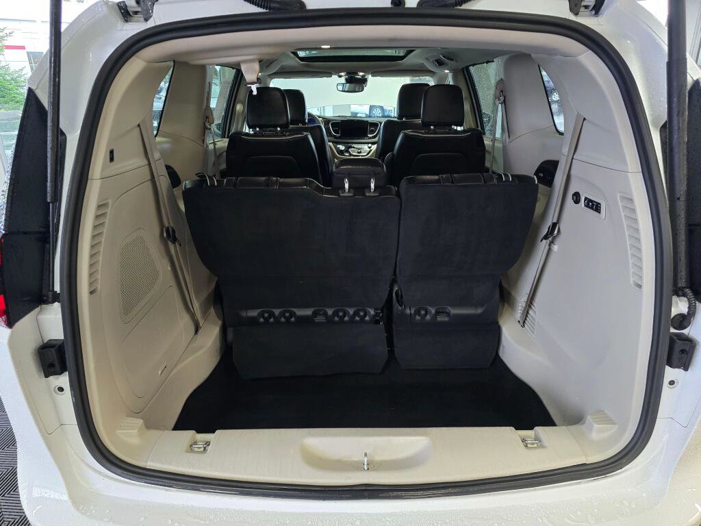 Used 2022 Chrysler Pacifica Limited image 17