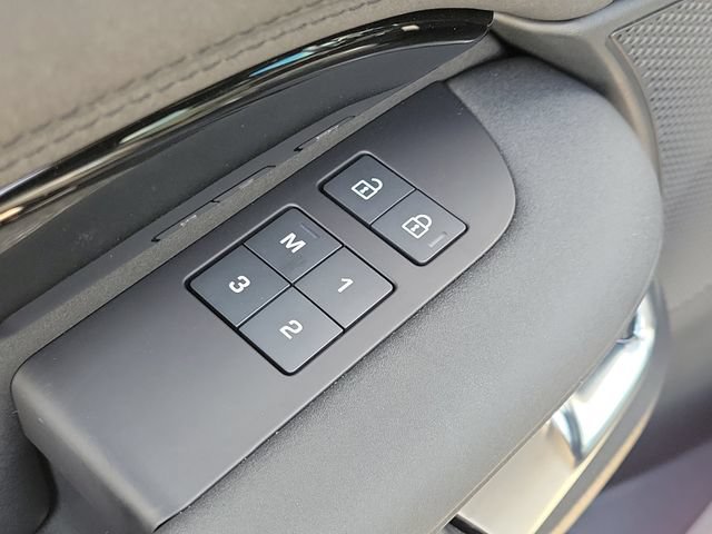 Used 2025 Land Rover Discovery S AWD/4WD image 20