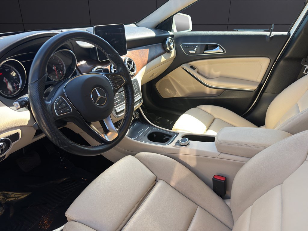 Used 2019 Mercedes-Benz GLA 250 4MATIC w/ Premium Package image 3