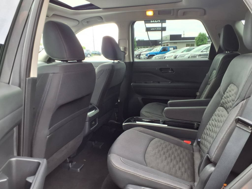 Used 2024 Nissan Pathfinder SV w/ SV Premium Package AWD/4WD image 24