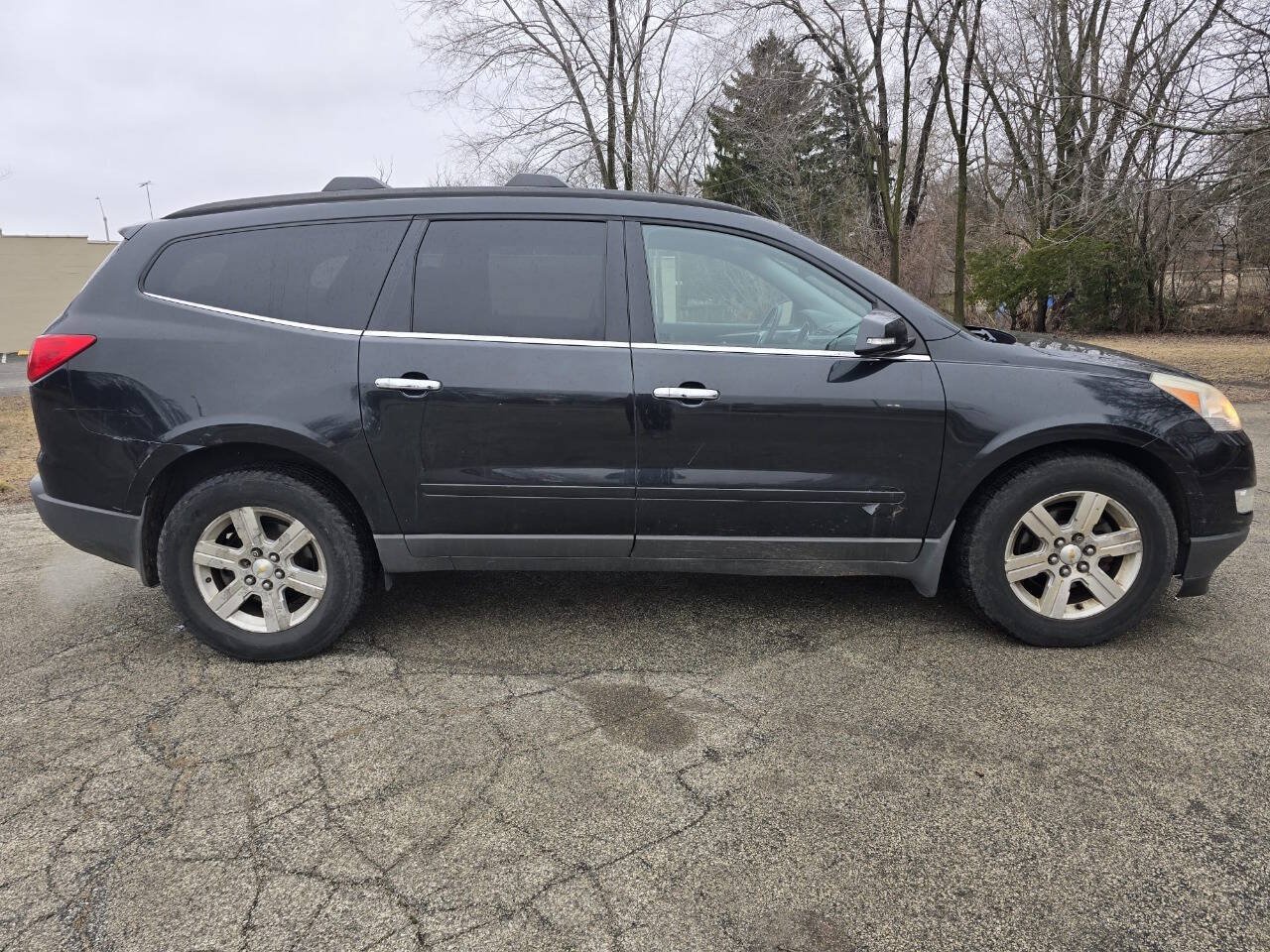 Used 2011 Chevrolet Traverse LT AWD/4WD image 4