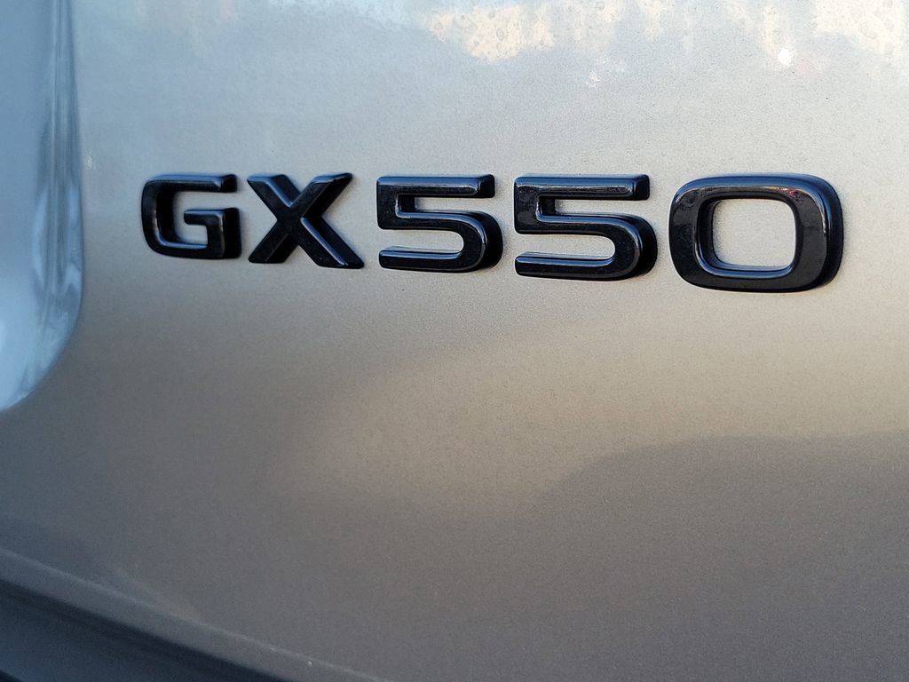 Used 2024 Lexus GX 550 w/ Accessory Package (31) image 29