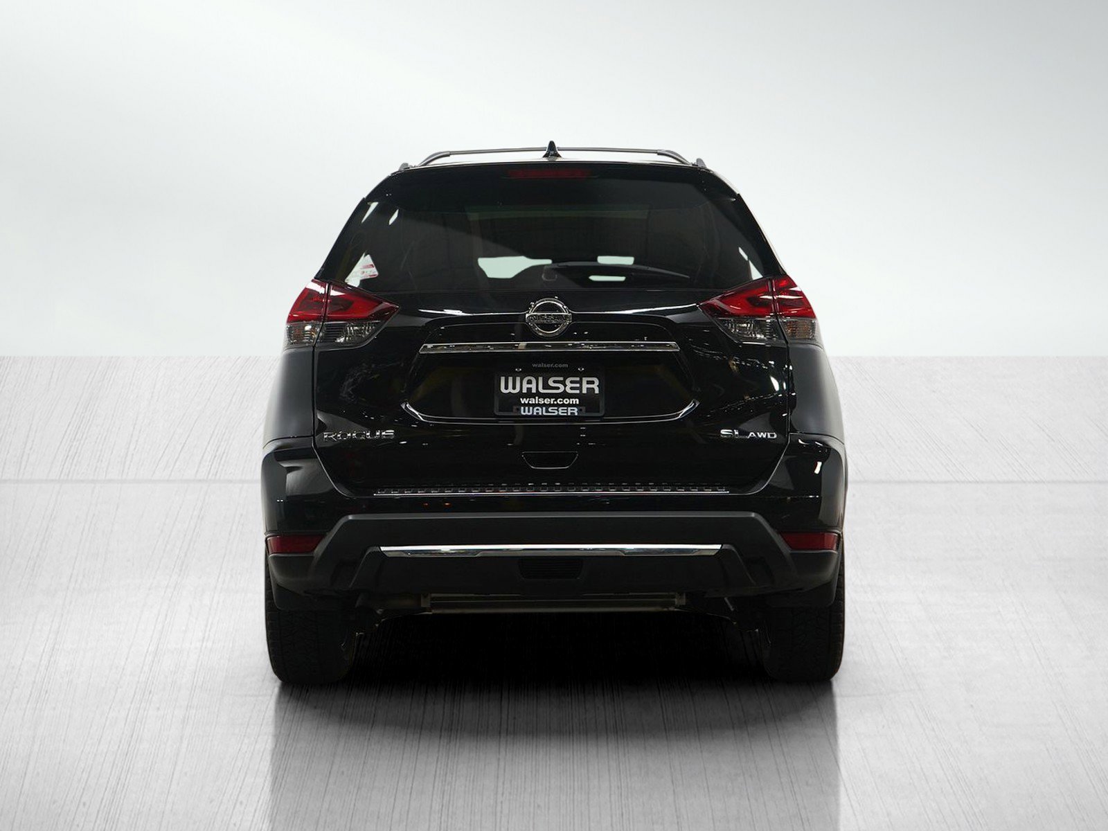 Used 2018 Nissan Rogue SL w/ Premium Package image 4