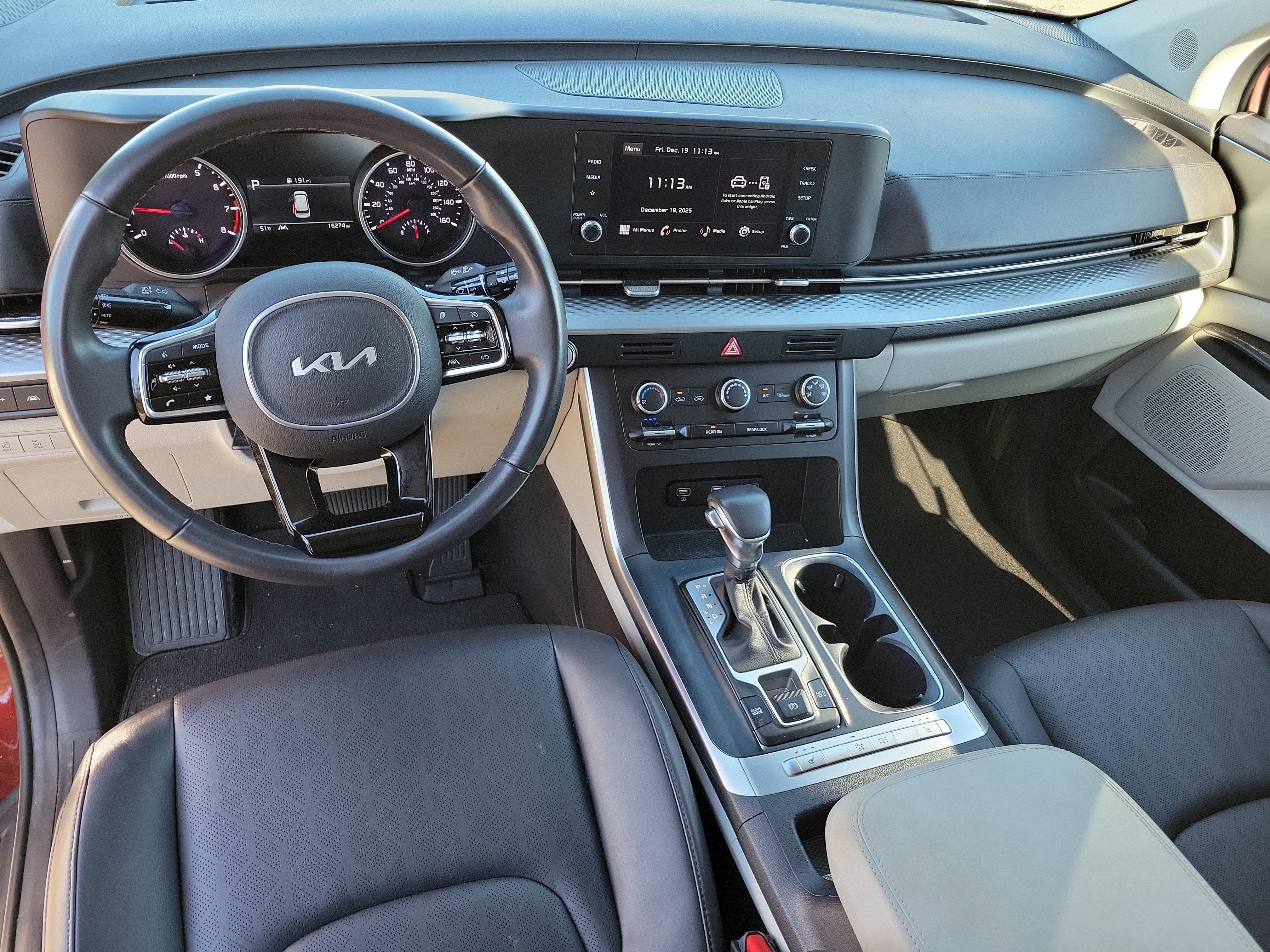 Used 2023 Kia Carnival LX image 9