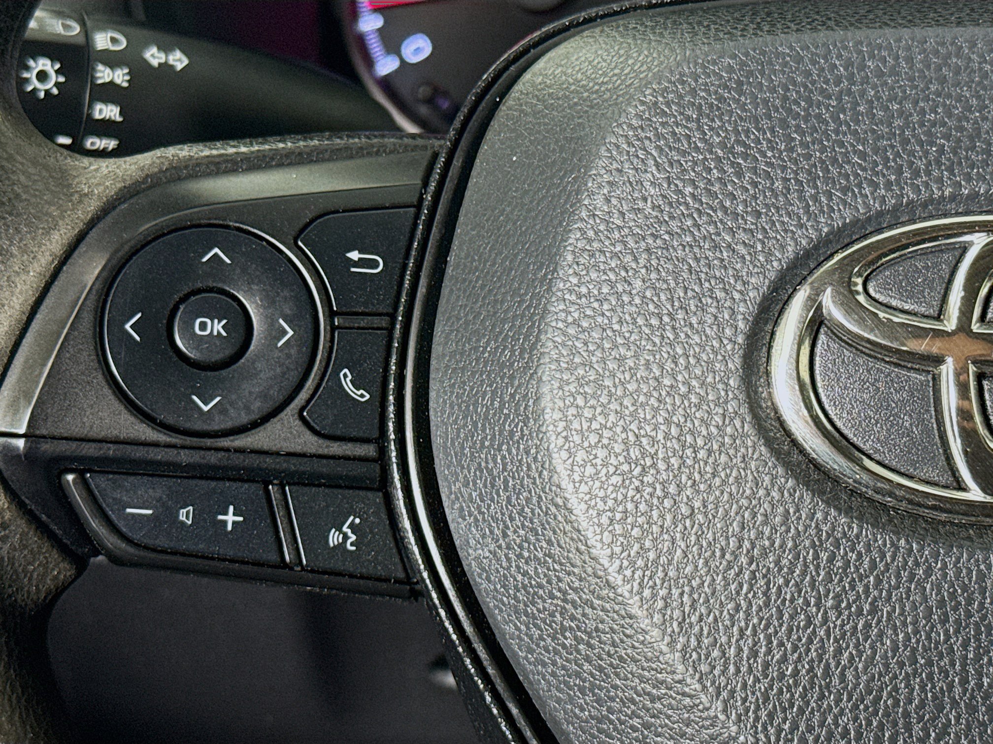 Used 2022 Toyota RAV4 LE AWD/4WD image 11