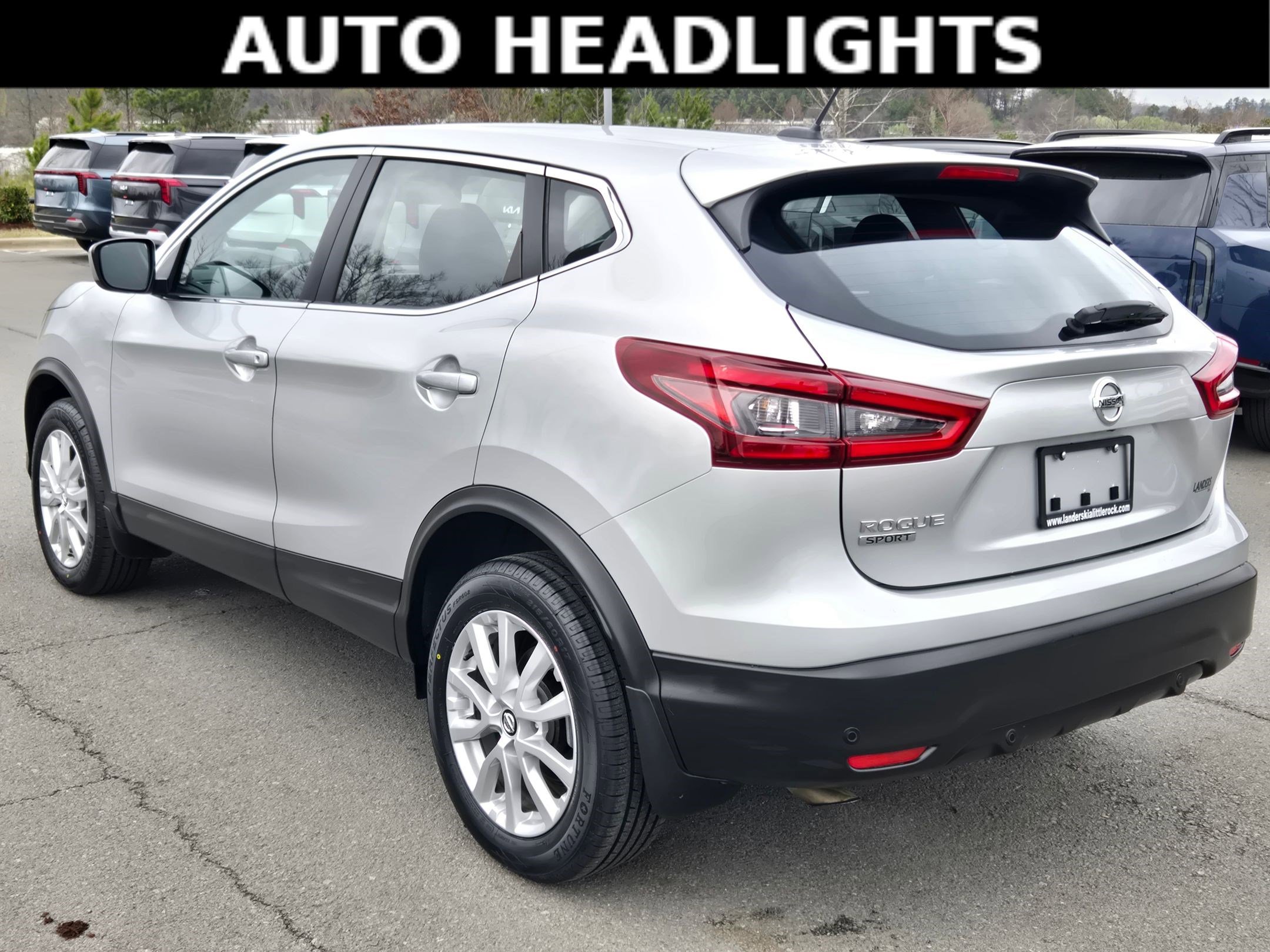Used 2022 Nissan Rogue Sport S image 5