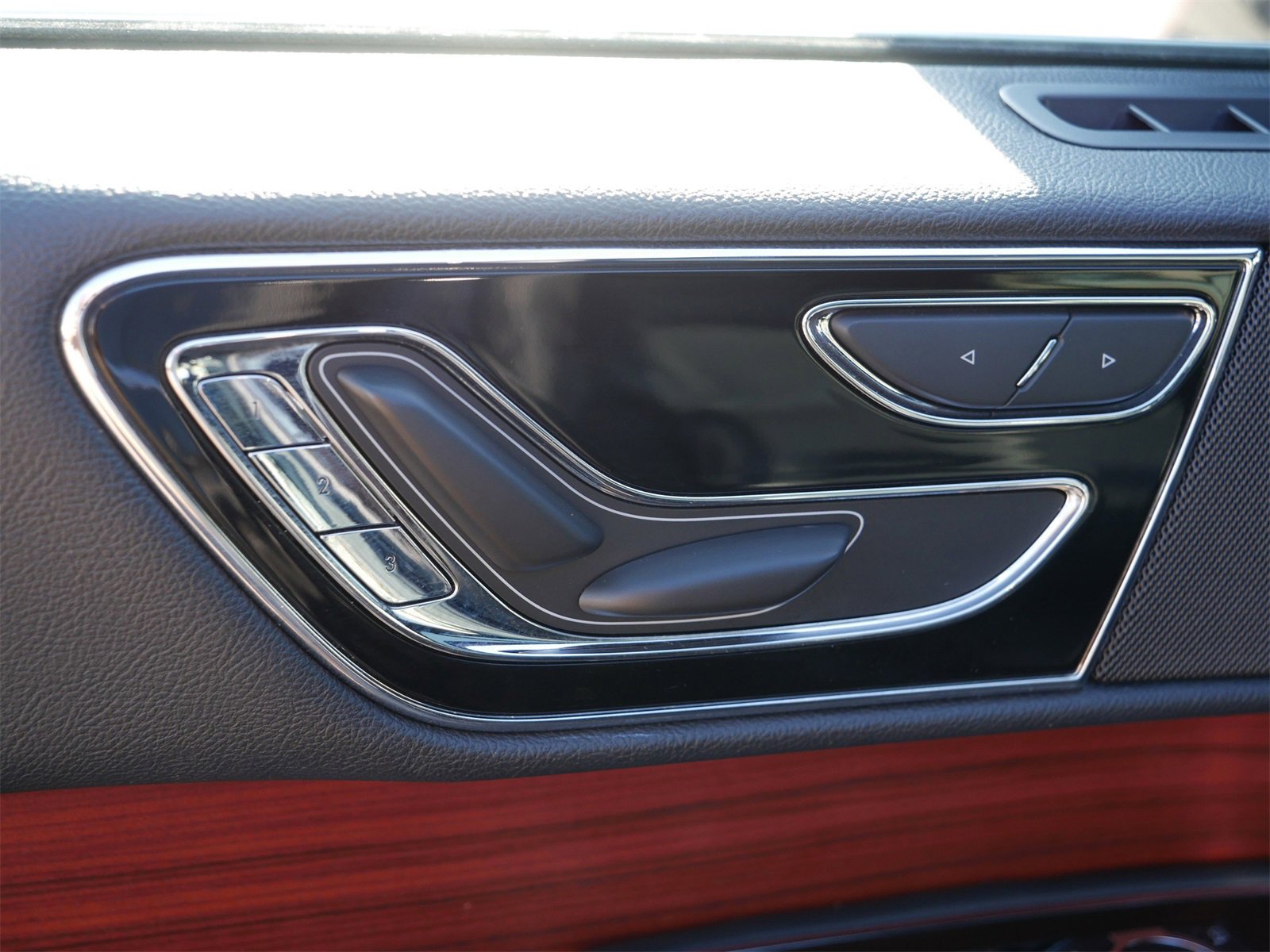 Used 2024 Lincoln Navigator Premiere image 13