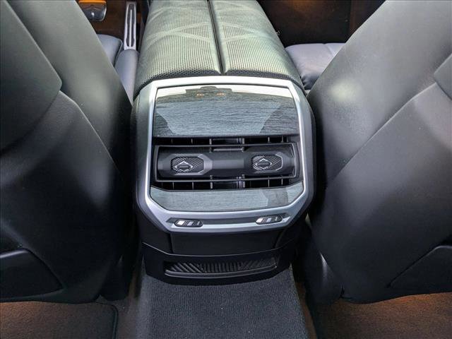 Certified 2024 BMW 760i xDrive w/ Premium Package 2 image 17