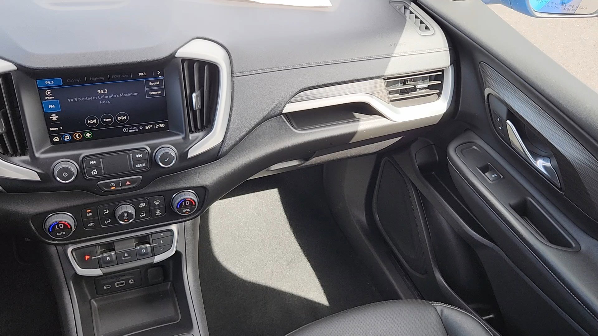 Used 2024 GMC Terrain SLT image 6