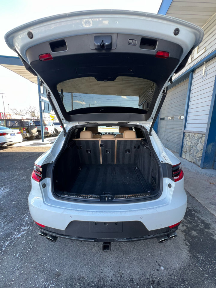 Used 2018 Porsche Macan image 8
