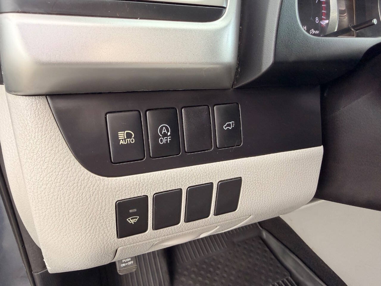 Used 2017 Toyota Highlander Plus w/ Carpet Mat Package FWD image 37